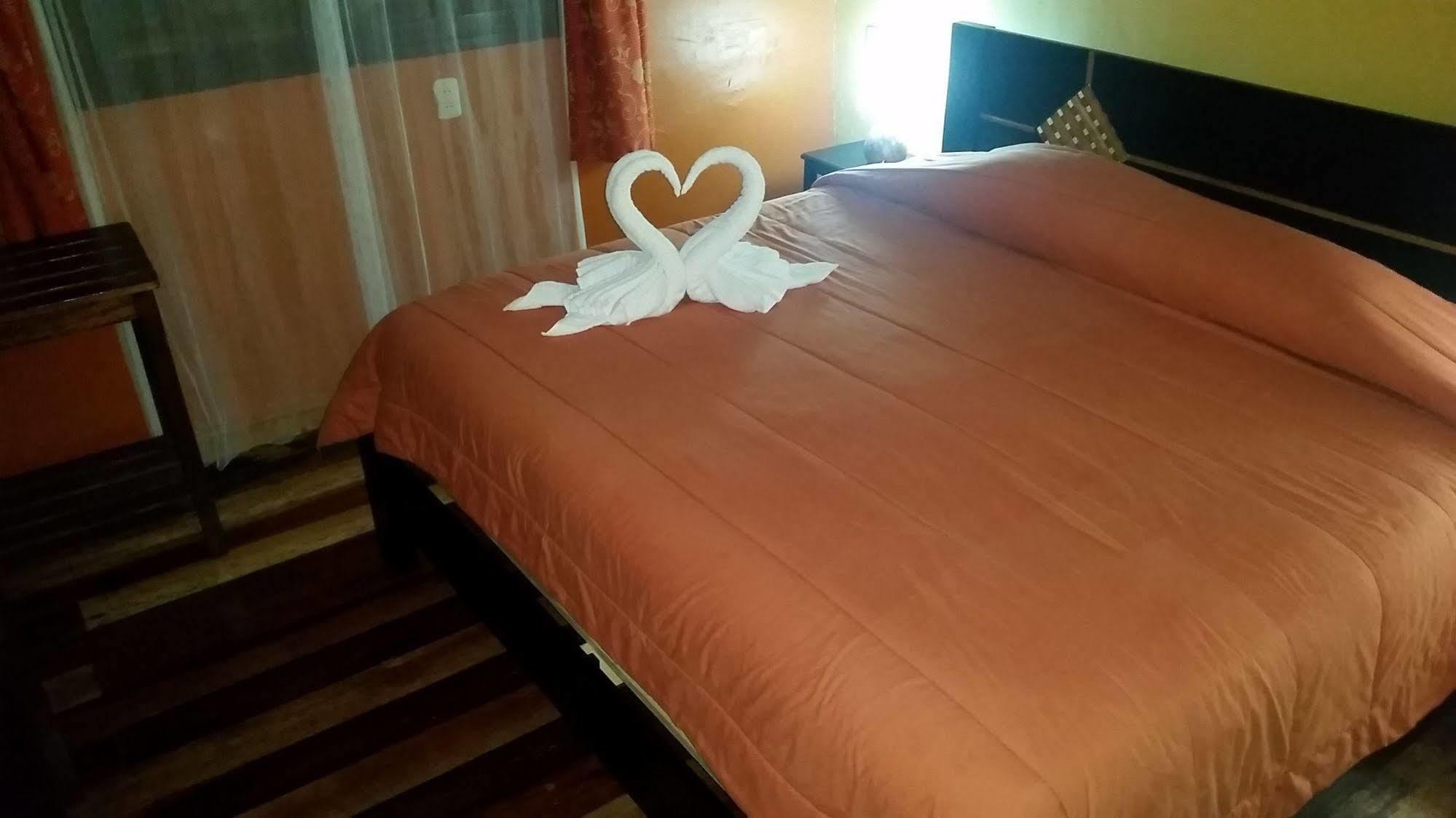 Wayras Hostal Ollantaytambo Bagian luar foto